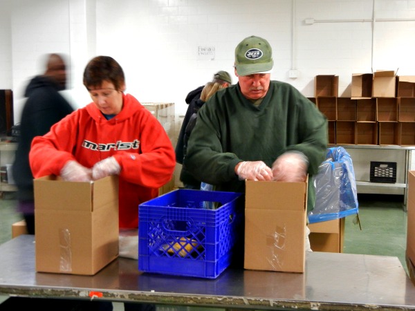 St. Catherine's parishioners Bob and Terry Dmytriw on a January 2014 visit to the Community FoodBank of New Jersey.