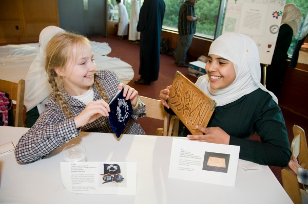 Students participating in the Interfaith Living Museum program. (Photo: Melanie Einzig)