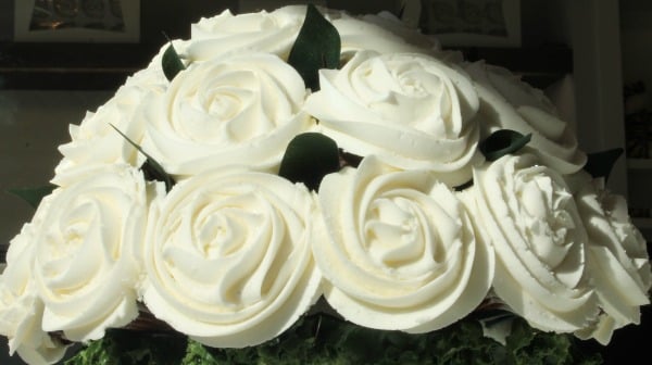 MyVeronaNJ-Baked-Bouquet-White-Roses