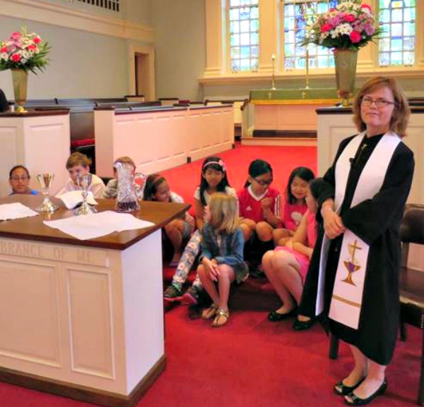 Reverend Lynn Rubier-Capron leads the children’s sermon during the service on Sunday, June 5