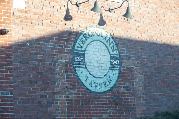 Verona Inn sign